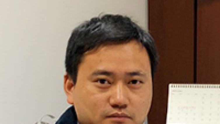 <div class="col-md-7" style="padding:0 20px 0 0;"> 								<h3>鄭火炎</h3> 								<p>中國核工業(yè)華興建設(shè)有限公司<br /><br /></p> 							</div><p class="description">干中學(xué)，學(xué)中干，財(cái)務(wù)人員的職業(yè)道路不斷伴隨著準(zhǔn)則更新、政策法規(guī)調(diào)整和制度變化，需要時(shí)刻保持學(xué)習(xí)的狀態(tài)和動(dòng)力，</p>